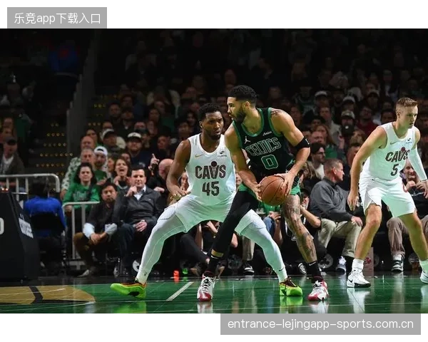 NBA凯尔特人保持高压逼抢，推进不断形成层层优势